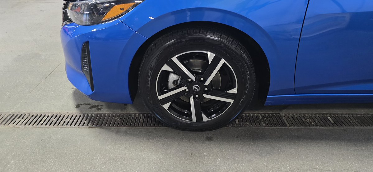 LittletonChevy's tweet photo. The Nissan Sentras we have got in have been selling very well so we picked up a few more. Check out this 2025 Nissan Sentra with 49,000 miles. All of this for $19,995. Click the link for more information...https://t.co/MBcvjb0FgT 603.444.1999 #ExperienceTheDifference https://t.co/FhryRNva2U