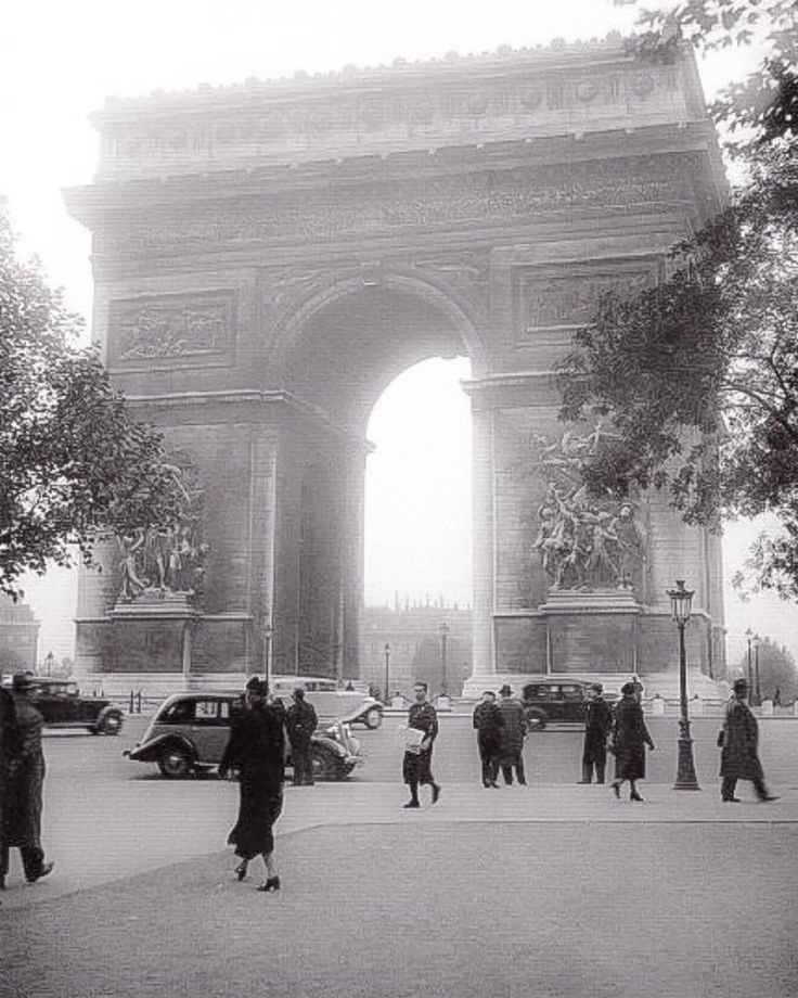 ParisAMDParis's tweet photo. Arc de Triomphe. 
1936. Paris https://t.co/JM0O8dtplZ