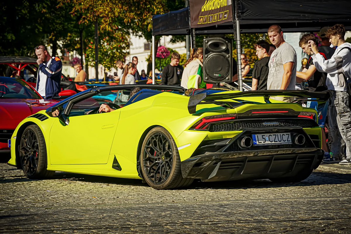 DeedeeMurata's tweet photo. Green Huracan or blue STO—which one looks better? Lamborghini Huracan EVO Spyder V10
Power: 900 hp

Lamborghini Huracan STO V10
Power: 640 hp https://t.co/yFf2QaeNzK