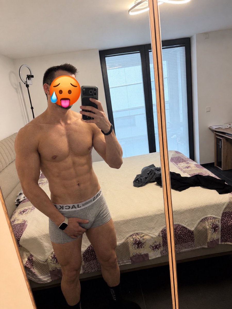 masterturkde's tweet photo. Who wants to kneel before me? 

#master #gay #lgbt #slave https://t.co/kXZYOjPmSR