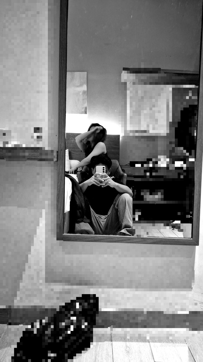 capass69's tweet photo. pose di depan, yang di belakang udah bikin deg-degan 🤭 https://t.co/P872xjXqSd