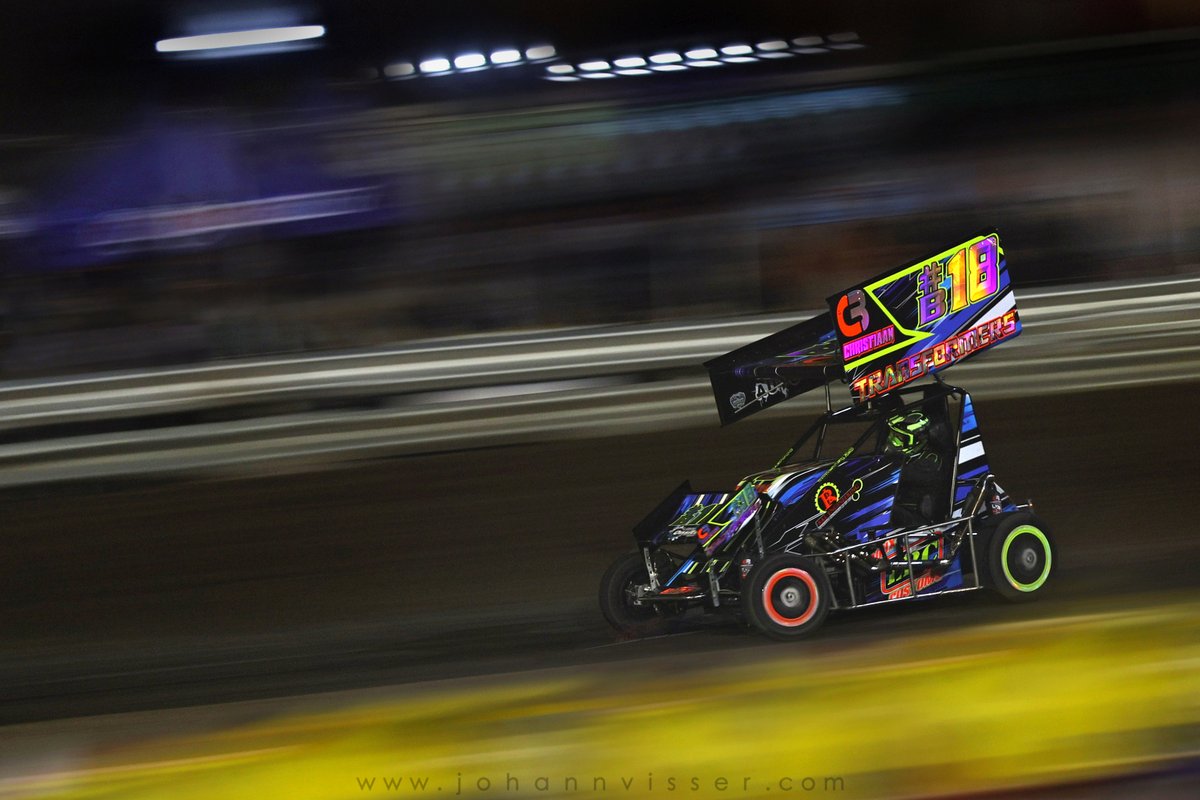 BretEarhart's tweet photo. Motorsport photography from the oval track featuring sprint car racing https://t.co/ITL5DjJGXY