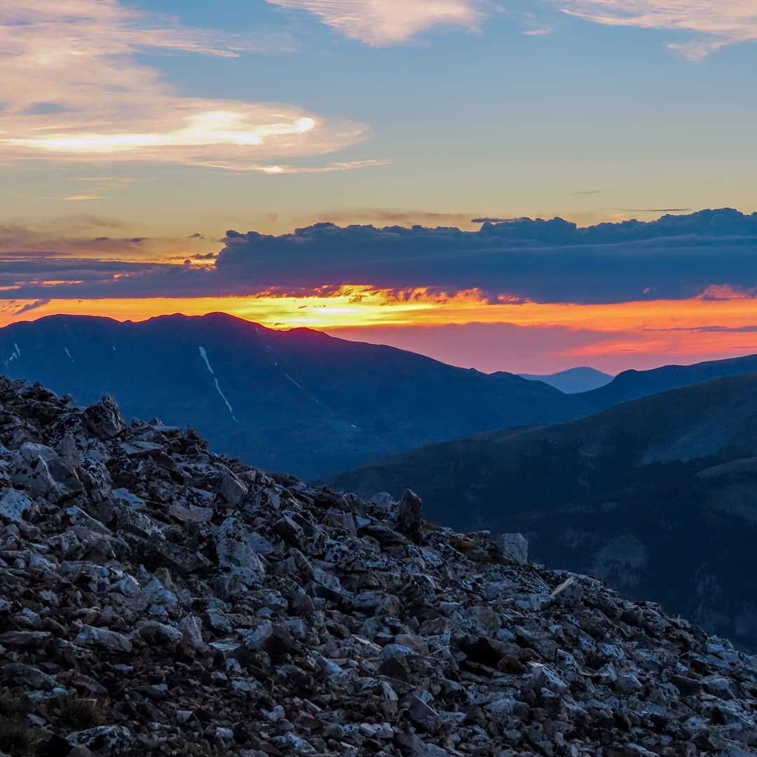 YuriSake0m's tweet photo. Magnificent sunrise and golden hour above the tree line on Quandary Peak Trail. Too late for golden hour at the 14, 265-foot summit, but the views were still fabulous. Social distancing at high altitude in Summit County. https://t.co/qf61xmnarY