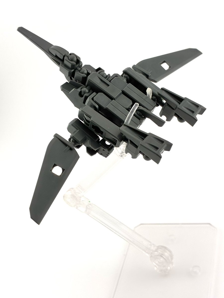 seven_fall_mod's tweet photo. ブンノイチ戦利品そのいち!
T-Square Lab.(@jointfactory )さんの「Fighting Sparrow」です
なんと差し替え等なくロボから戦闘機へ変形できます!
しかも500円なんだから驚き
構造上可動範囲が広いのも利点
各種関節がギチギチすぎてモデリングワックスないと動かせないのは難点でした
#FiDiaBlocks https://t.co/HsS5RKQfFI