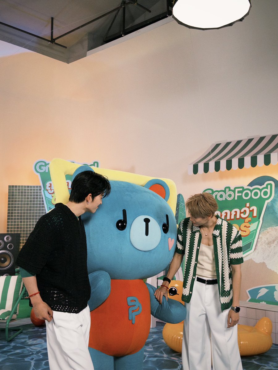 GrabTH's tweet photo. เสิร์ฟรูปยามค่ำคืน (อีกแล้ว) 

GRABFOOD X PONDPHUWIN PP
#GrabFoodถูกกว่าชัวร์xPPW https://t.co/aDR5uXhMT0