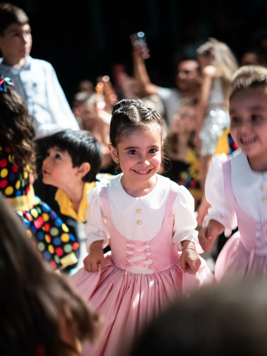 eleanorwalkerdf's tweet photo. Anne, seni İzmir kadar seviyorum” ne kadar derin, ne güzel bir cümle. Ben de seni İzmir kadar seviyorum kızım. https://t.co/0OzkJUt9Q4