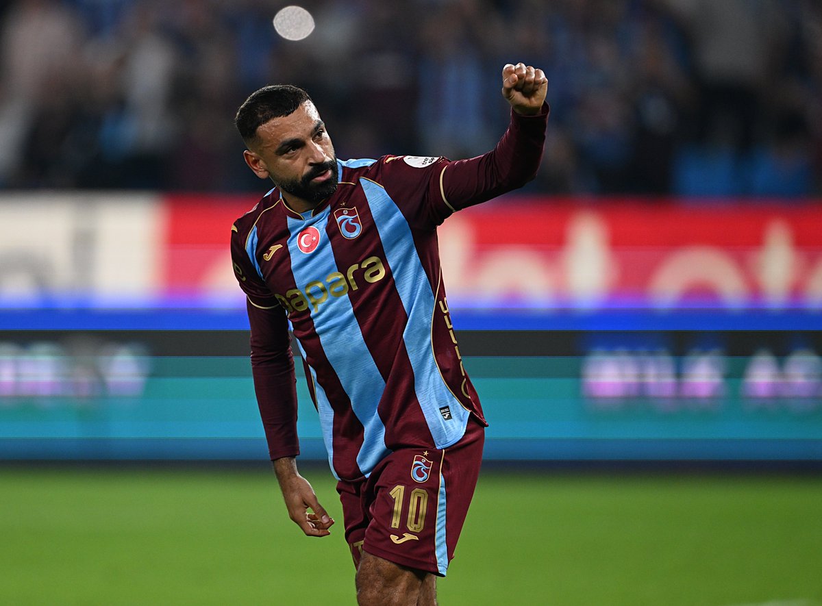 OptaCan's tweet photo. 3 - Mohamed Salah, Opta'nın bu alanda Süper Lig verisine sahip olduğu 2000/01'den bu yana Trabzonspor formasıyla çıktığı ilk üç iç saha maçında da gol atan ilk yabancı oyuncu oldu.

⚽️ vs Galatasaray
⚽️ vs Gençlerbirliği
⚽️⚽️ vs İstanbul Başakşehir

Uşak. https://t.co/3OfGKxRyRa