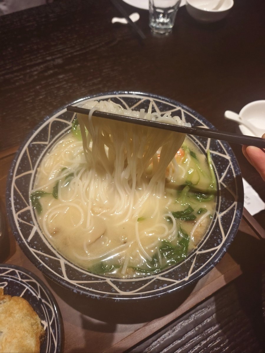 blosp320216's tweet photo. Just found the coziest noodle spot in town! Hand-pulled noodles with rich pork bone broth—so flavorful I finished every bite  Definitely coming back this weekend! https://t.co/Tur9MY28kD