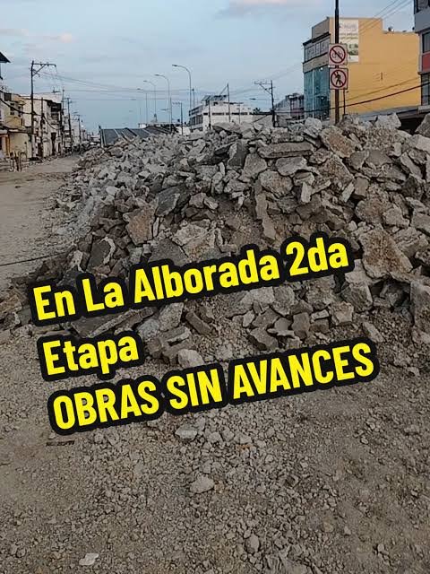 marcelramirezrh's tweet photo. Lo que ocurre en La Alborada es realmente perverso.
El Municipio de Guayaquil al mando del Alcalde @aquilesalvarez inicio obras que las han dejado paralizadas y ahora estan quebrando a todos los negocios del sector.
Pero cual es el problema de fondo:
1. Guayaquil tiene un Alcalde que esta preso y esto tiene a la ciudad en el desastre actual
2. Inicias obras que luego las dejas paralizadas para acusar al gobierno de que no te da la plata para terminarla (Es tiempo de campaña). Pero entonces para que inicas una obra si no tienes presupuesto aprobado. 
La ciudad destruida con un Alcalde preso y ahora pretenden que la esposa del Alcalde @FioYcaza deje de ser ama de casa, para que se haga cargo de la ciudad y siga con el legado del Alcalde preso.
Que quieren que siga el legado de destruccion de la ciudad???? 
NO ME JODAS YA BASTA DE JUGAR CON GUAYAQUIL.