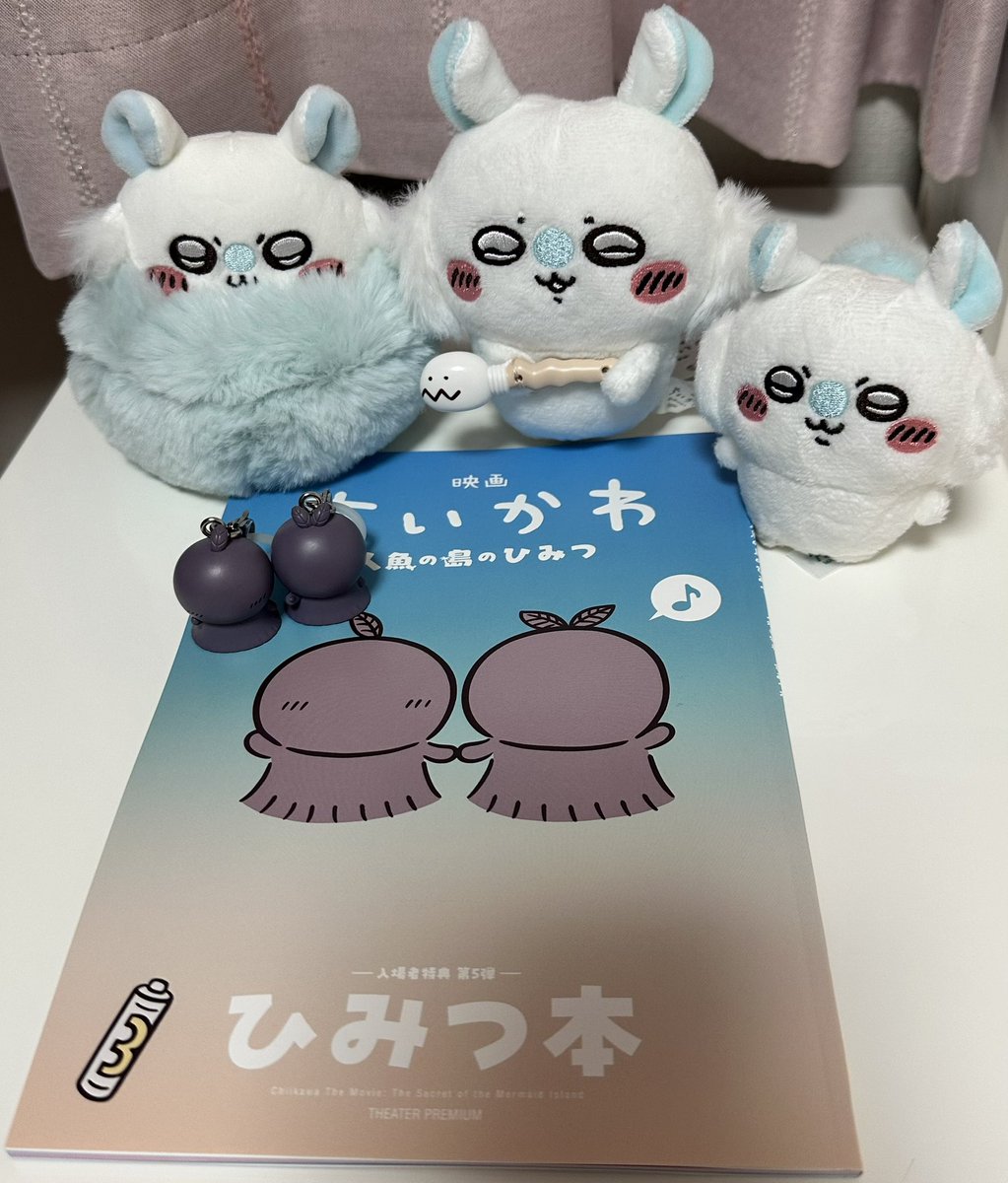 a____________s2's tweet photo. やっと念願の4DX最高でした🍿!!
撮り終わった瞬間るぅに踏まれ
こーして見るとるぅが あのこにみえる。笑 https://t.co/OAHhdMNoc8