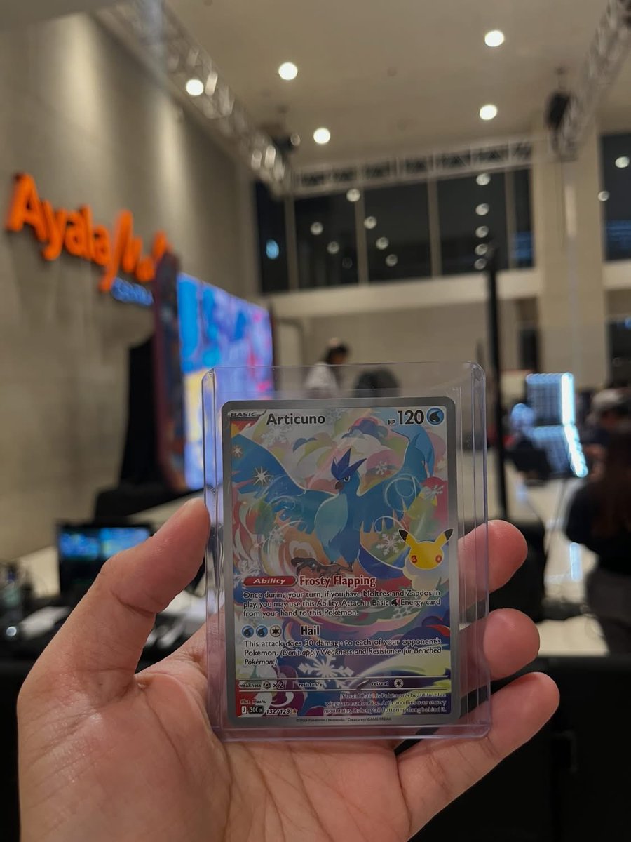 mcoyoliver's tweet photo. Wifey won this Articuno from the raffle at the Cardverse Expo card show!

Looks like wifey is the lucky one! 😂❤️ Wives really do have all the luck! 🍀

#PokemonTCG #PokemonCards #Articuno #Cardverse #PokemonCollector #Pokemon https://t.co/yuCcUZPCEs