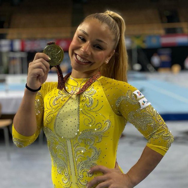 tracklist's tweet photo. Flávia Saraiva conquista a primeira medalha de ouro para o Brasil na Copa do Mundo de Ginástica Artística, na etapa da Hungria.

A brasileira conquistou o feito nas barras assimétricas ao subir no lugar mais alto do pódio, com um somatório de 13.366 pontos 🥇🇧🇷 https://t.co/lbXGi7NLsr