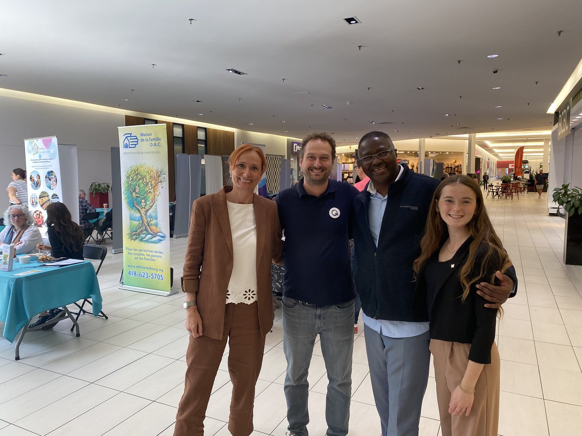 GaCoulombe's tweet photo. Dans Charlesbourg, nous menons une campagne cordiale et axée sur les idées, dans le meilleur intérêt des gens que nous aspirons à représenter.

Et nous en sommes fiers⚜️

Toujours un plaisir de vous croiser sur le terrain chers collègues🤝 https://t.co/8W95MFT03h