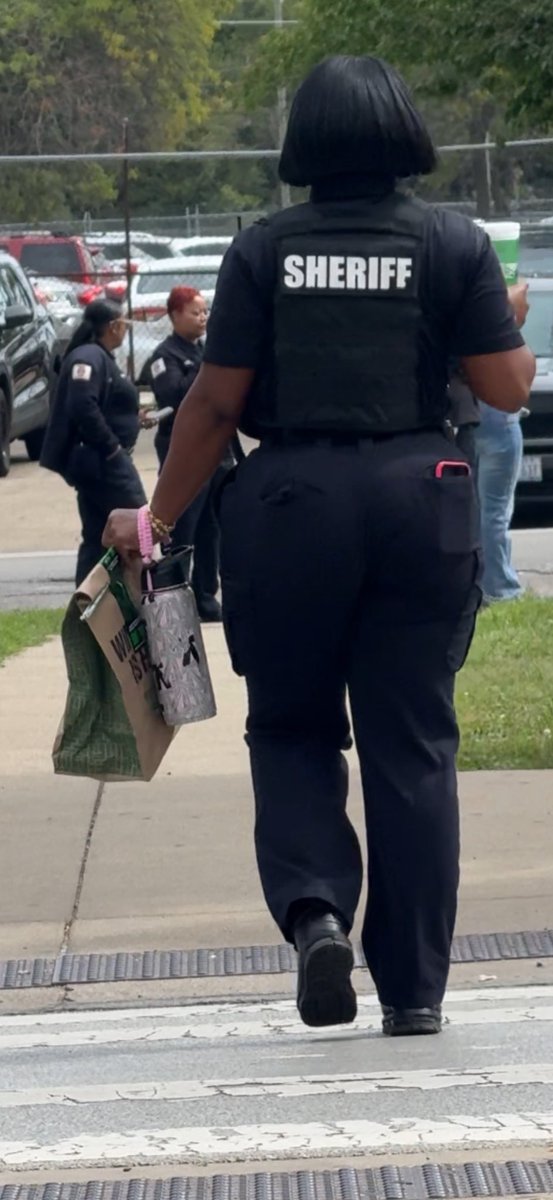 browny44's tweet photo. Huge big booty Sheriff we all know she rode the white man well #creepshot #candidass #fatass #ass #thick #blackthot #juicybooty https://t.co/koIhj0eOjU