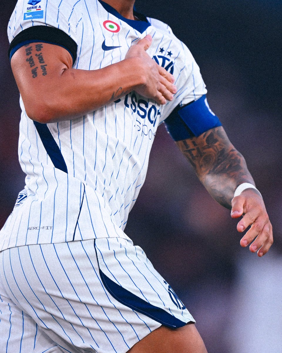 Inter's tweet photo. È TUTTO QUI 🖤💙 https://t.co/7wubWEiunr