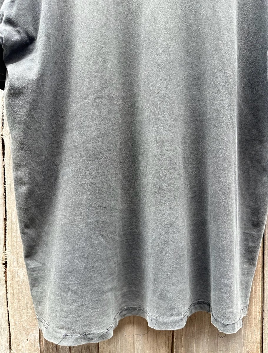 MadeleneBiuktz's tweet photo. LINKIN PARK 00s 
Size L 22. 5/30 
Sold ❌ THB... For more details, feel free to DM. *Item has not been cleaned yet* https://t.co/Lio1xGwIkd
