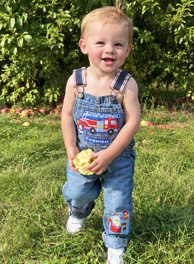 AlexGoldenNBA's tweet photo. Apples &amp; Overalls 🍎🍏 https://t.co/yca1x7lbYX