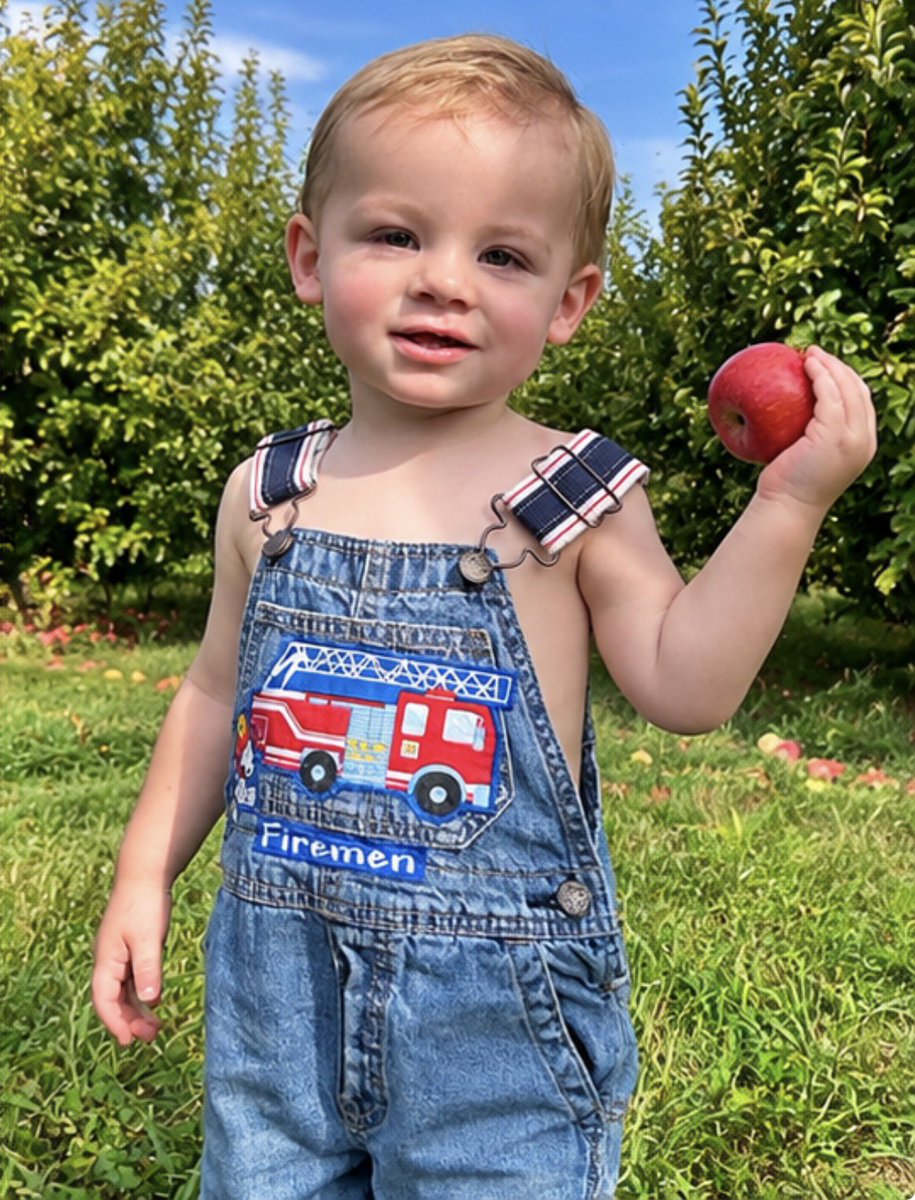 AlexGoldenNBA's tweet photo. Apples &amp; Overalls 🍎🍏 https://t.co/yca1x7lbYX