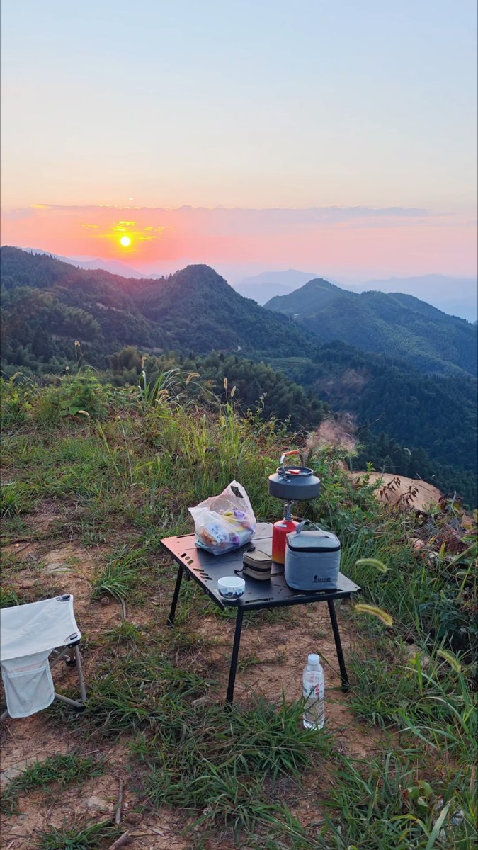 calmk595432's tweet photo. Woke up to crisp mountain air, the crackle of the campfire, and that perfect view of the valley below. Best solo trip yet! https://t.co/0KDaG3GNSW