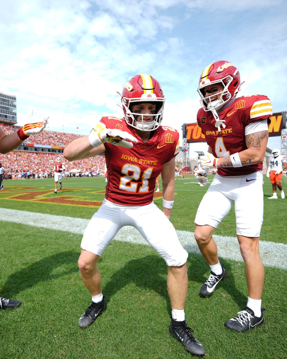 CycloneFB's tweet photo. putting points on the board 💥 https://t.co/QyBndUOKii