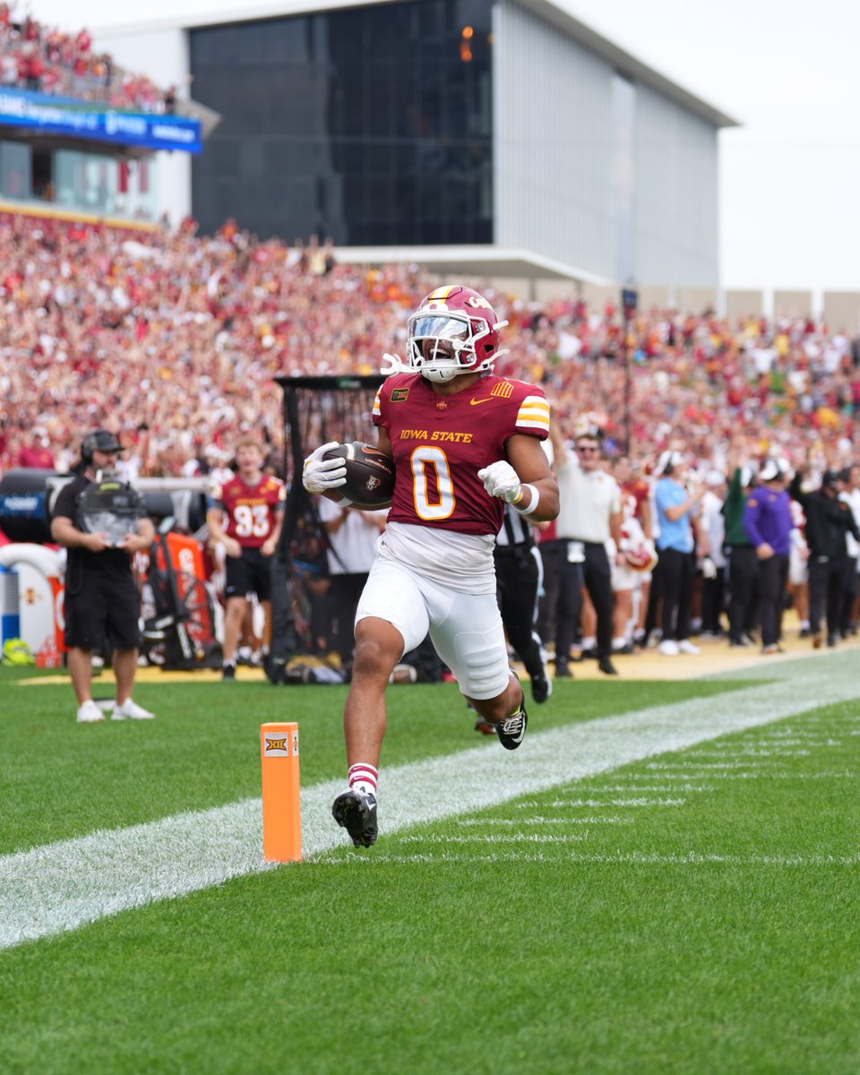 CycloneFB's tweet photo. putting points on the board 💥 https://t.co/QyBndUOKii