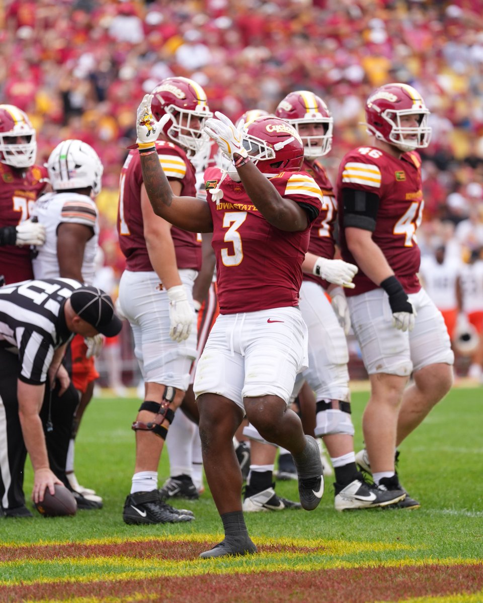 CycloneFB's tweet photo. putting points on the board 💥 https://t.co/QyBndUOKii