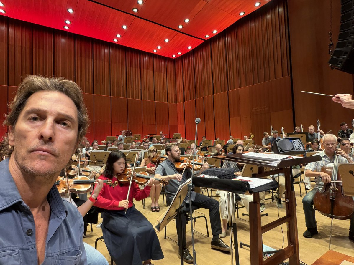 McConaughey's tweet photo. on stage tonight in Houston reading Lincoln Address…. very cool https://t.co/k4WVlhxJl3