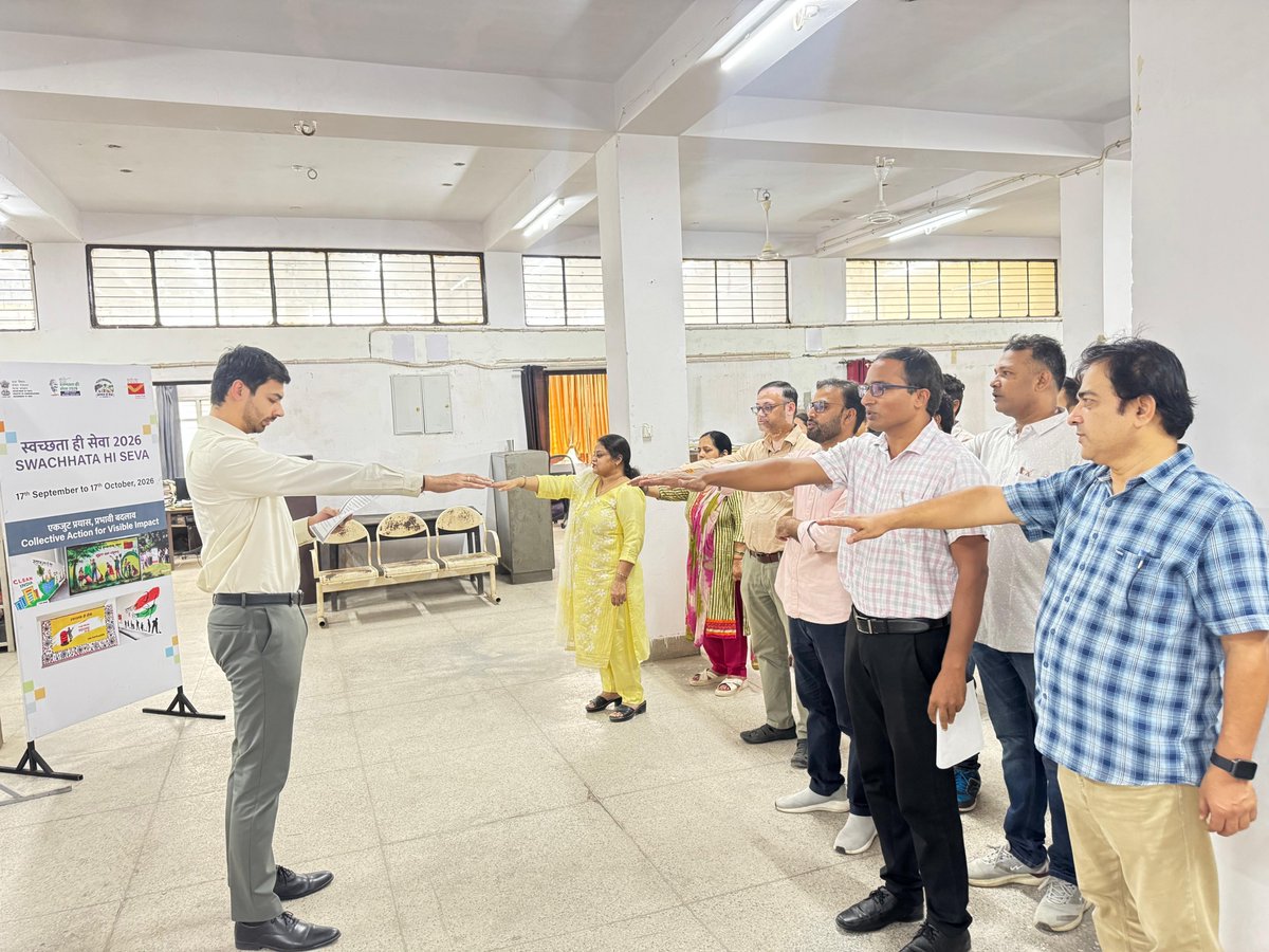 cpmgup's tweet photo. ‘स्वच्छता ही सेवा अभियान 2026’ के अवसर पर उत्तर प्रदेश के विभिन्न कार्यालयों में विभाग के अधिकारियों एवं कर्मचारियों द्वारा स्वच्छता की शपथ ली गई। https://t.co/bD2ZE4xSGO