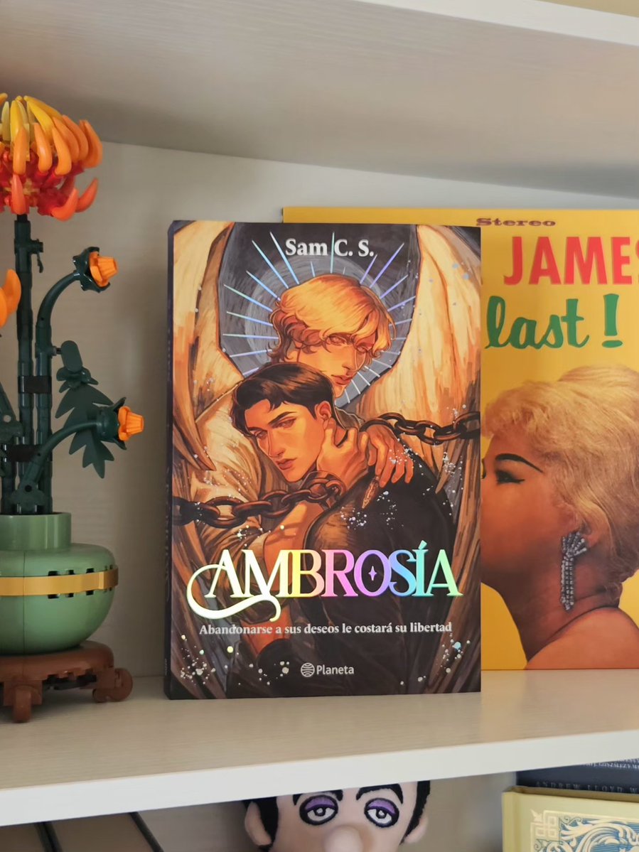 itswolowizard's tweet photo. Oficialmente AMBROSÍA ESTÁ EN PAPEL, amigas 😭💖😭💖 Les juro que esta versión está mucho más completa y tiene varias escenas extra (también 1 capítulo extra) que espero les guste mucho, y si llegan a adquirirlo, les agradecería que me enviaran una fotito 🥹💖 https://t.co/mxV76HPNOF