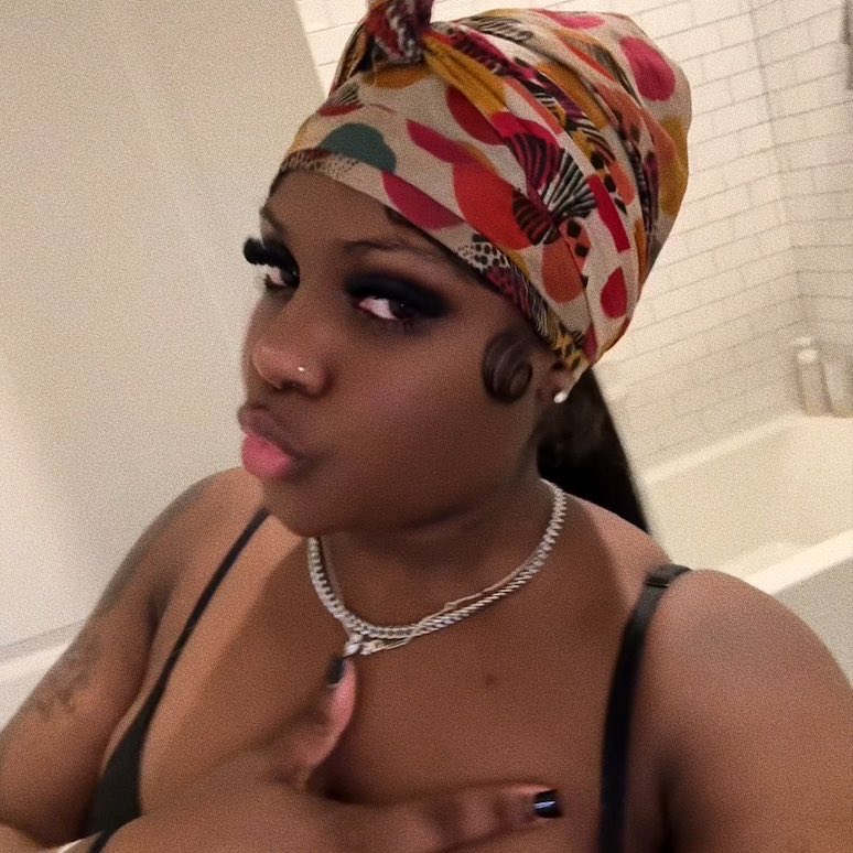 chxblxx's tweet photo. lash set fresh off the wake up! https://t.co/FVoKTmOAyv