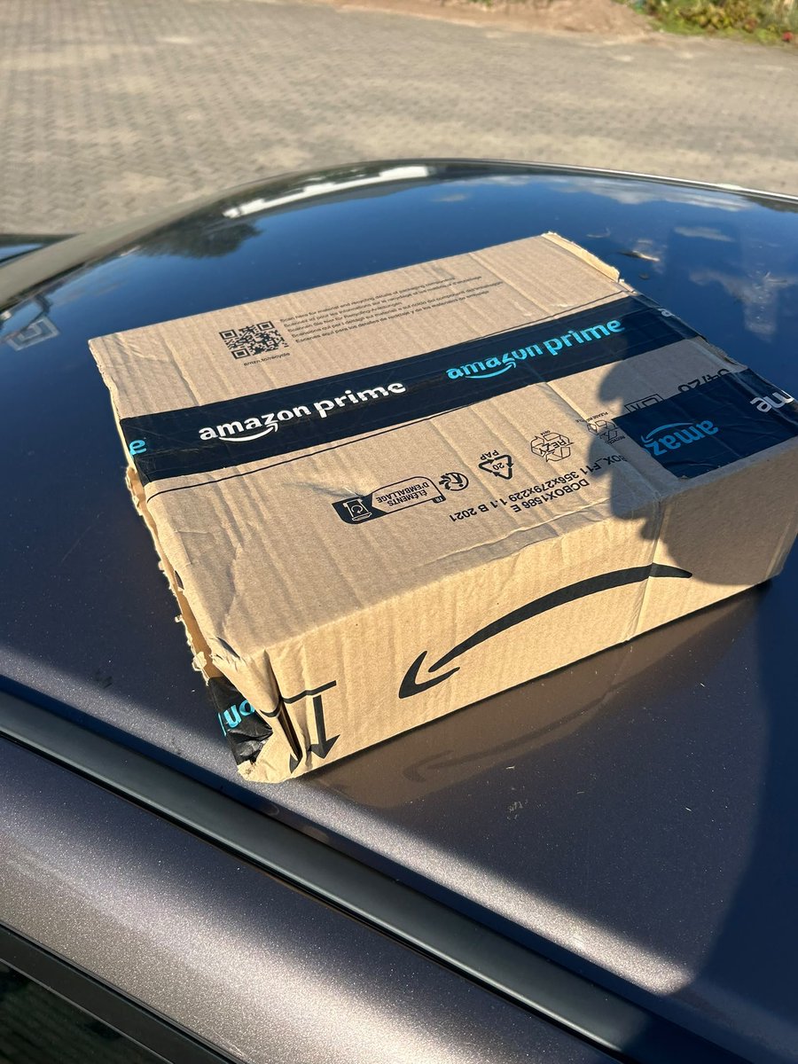 r_dizzyy's tweet photo. if your amazon packages don't look like this, what are you even doing? https://t.co/w8lt3am0K2