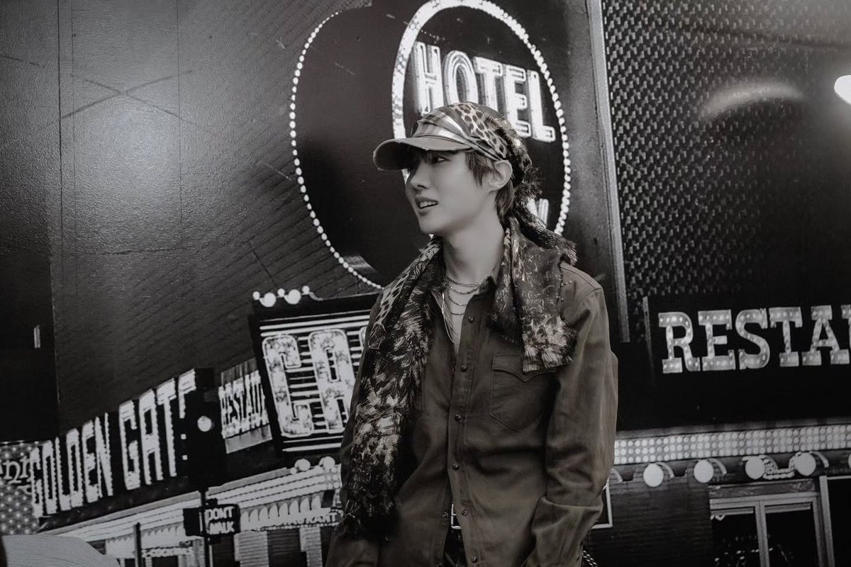 nm9711's tweet photo. Hobi subió estas fotos a su feed de Instagram 📸 

🐿: i❤️‍🔥📻

🔗https://t.co/R5bfkhf1Gj https://t.co/t3lpLqugAR