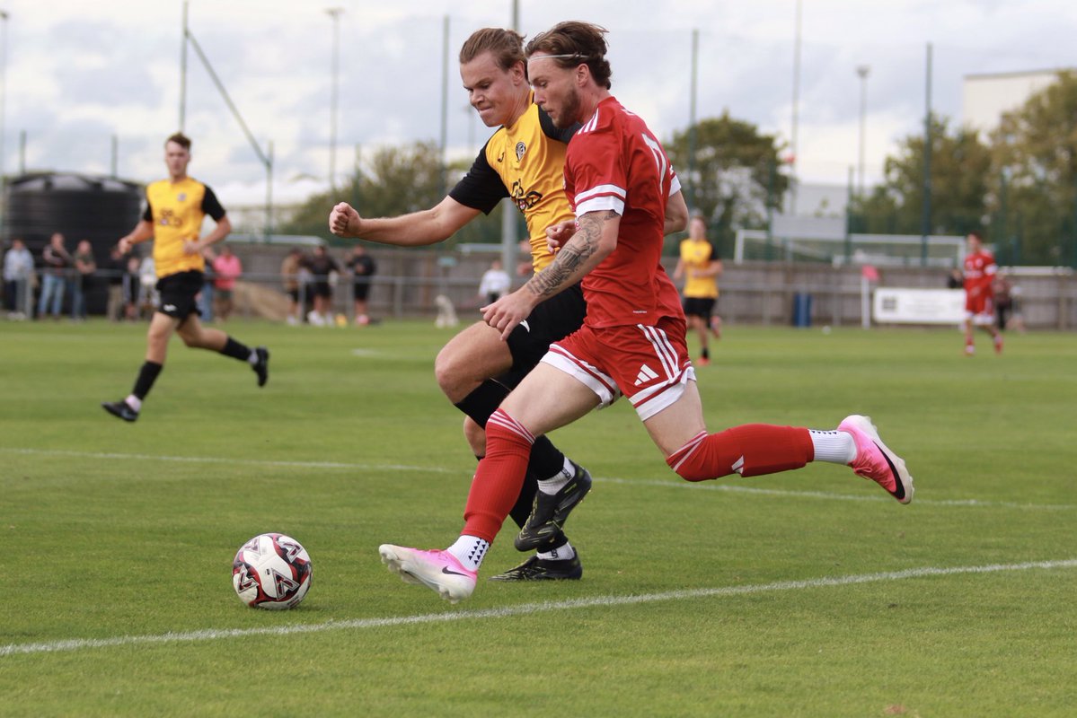 ClivePears22412's tweet photo. More action from today’s match @HaverhillRoversFC 1 @The_Bloaters 4 https://t.co/tsb3d7vpJO