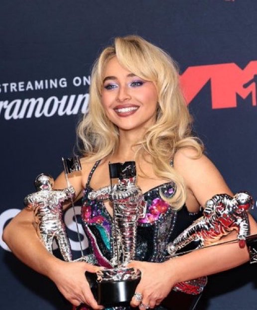 ThePopStatus's tweet photo. 🚨 #SabrinaCarpenter is attending the 2026 #VMAs! https://t.co/9hLSeL56uO