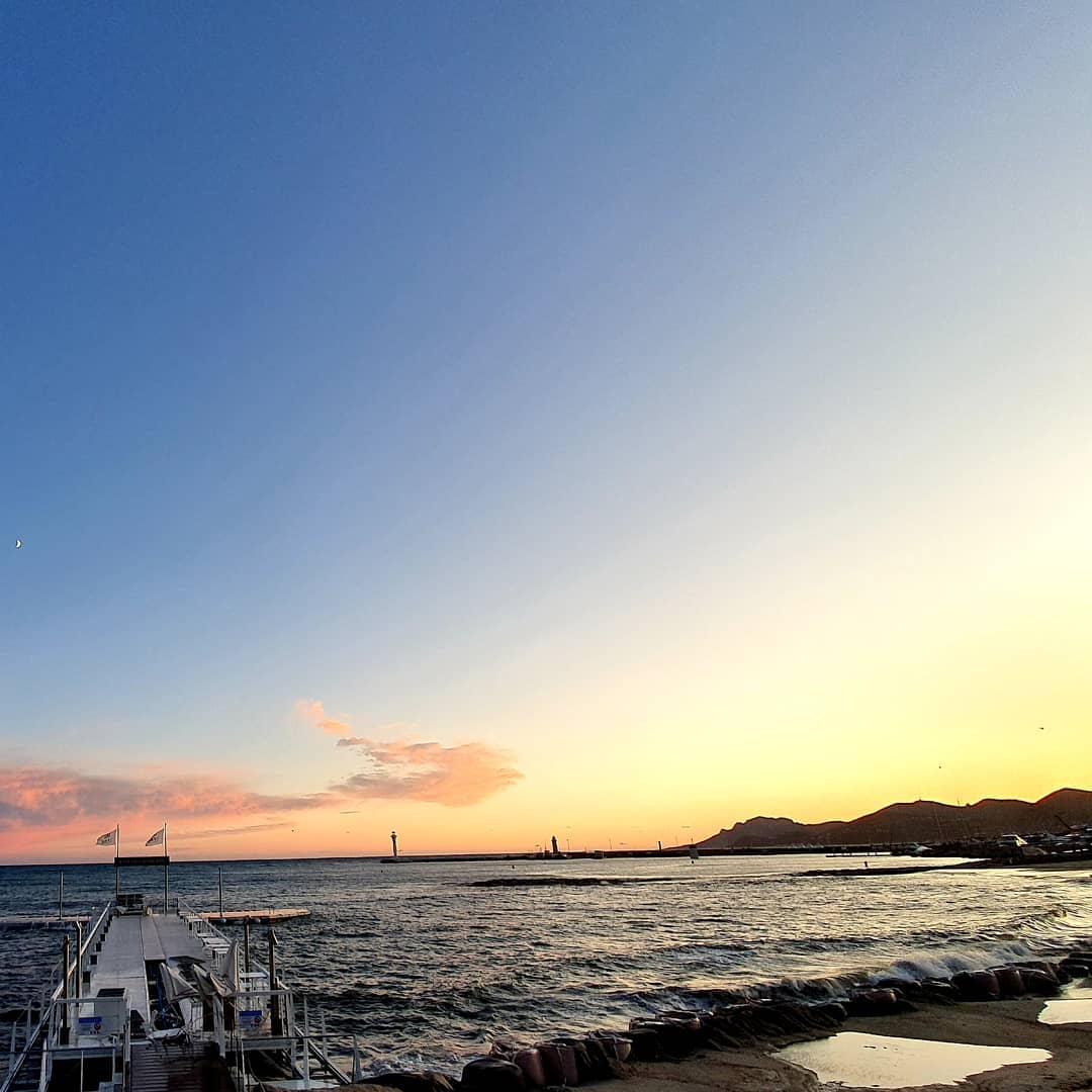 ParticiaTacj's tweet photo. Beauty, sunset, Cannes https://t.co/ZSQcL5De13