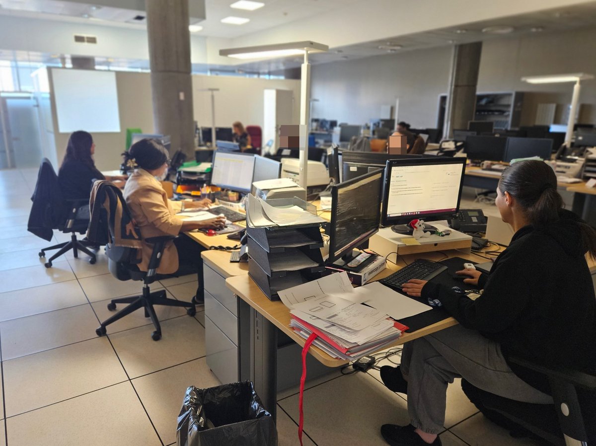 Image de Préfet des Hauts-de-Seine : 🇫🇷 Samedi travaillé, service public renforcé. 💪🏼
Les agents des service étrangers de la préfect