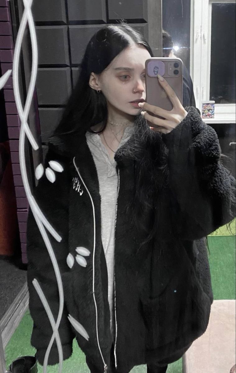 disorderella's tweet photo. oh to be pale, skinny, mysterious and doll-like https://t.co/ZT9i0rEhHA