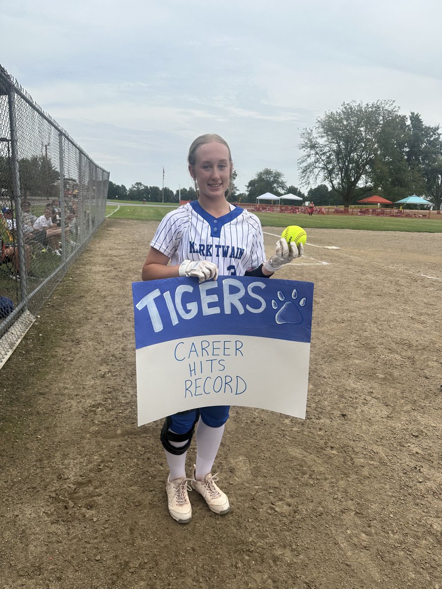 Twain_soft's tweet photo. Ella Moss broke the school record for hits today and it just happened to be a Grand slam.@NemoPressbox @WGEMSports @WhigSports @MikeThomasHCP @MarkTwainTigers @ChrisDuerr https://t.co/7xDLj5wJJu