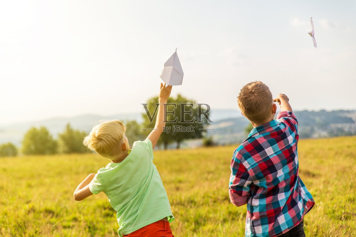 littv795094's tweet photo. Today’s highlight: My 5-year-old taught me to make paper airplanes—his tiny hands showed me how to fold tight, and we laughed when his plane flew straight into the tree. Best messy, sweet learning day ever! https://t.co/D3yOTuZkpD