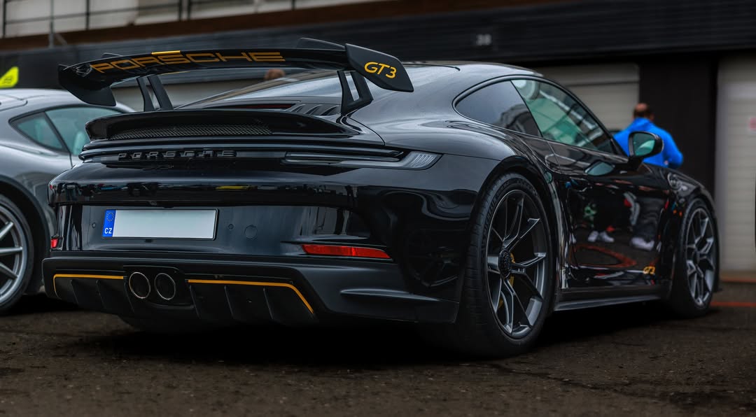 LiliWaddy71's tweet photo. Porsche Day at Autodrom Most: capturing the Porsche 911 GT3 in every detail. https://t.co/YKOYOf5gRG