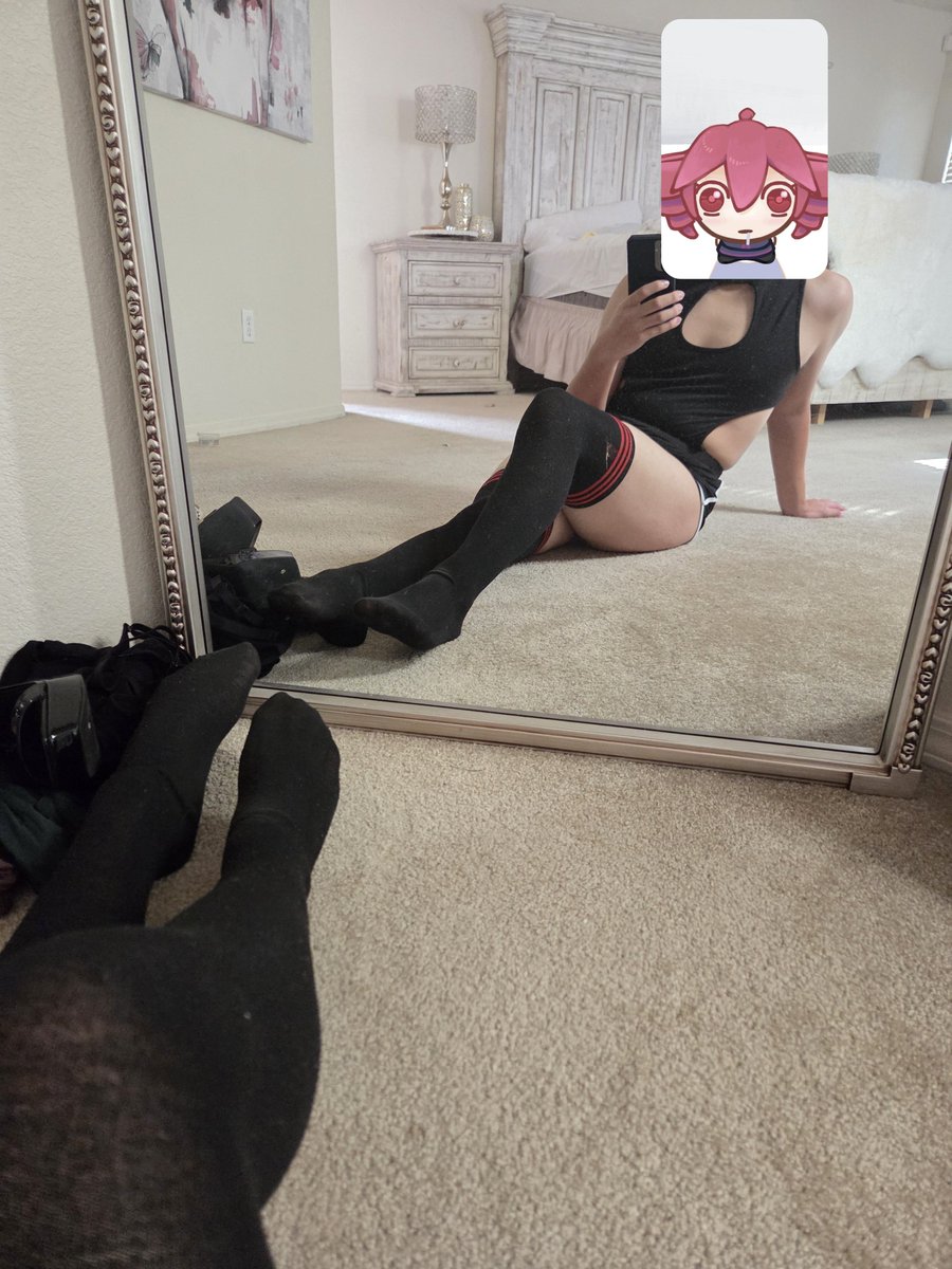 Oogabooooha's tweet photo. Femboy shit lol https://t.co/8RLKwsWLWj