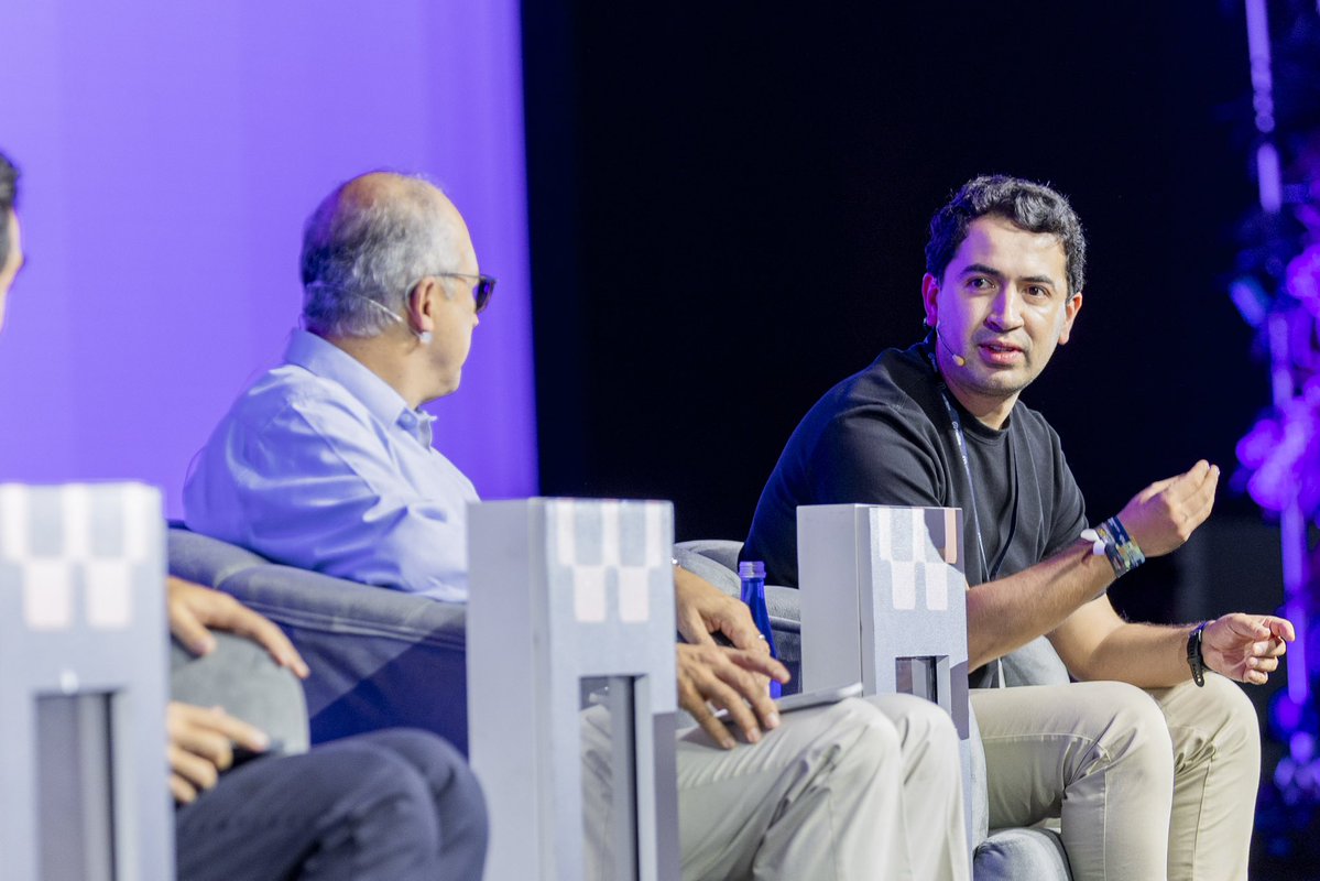 Danielbricen's tweet photo. En el Latam Fintech Market en Barranquilla junto a David Vélez, Marcela Torres, Gabriel Santos y Juan Carlos Echeverry.

Eliminar el 4X1000 entre cuentas del mismo titular, acabar con la tasa de usura, modernizar el Estado y avanzar en la IA prioridades de gran importancia. https://t.co/35xD52pV4R