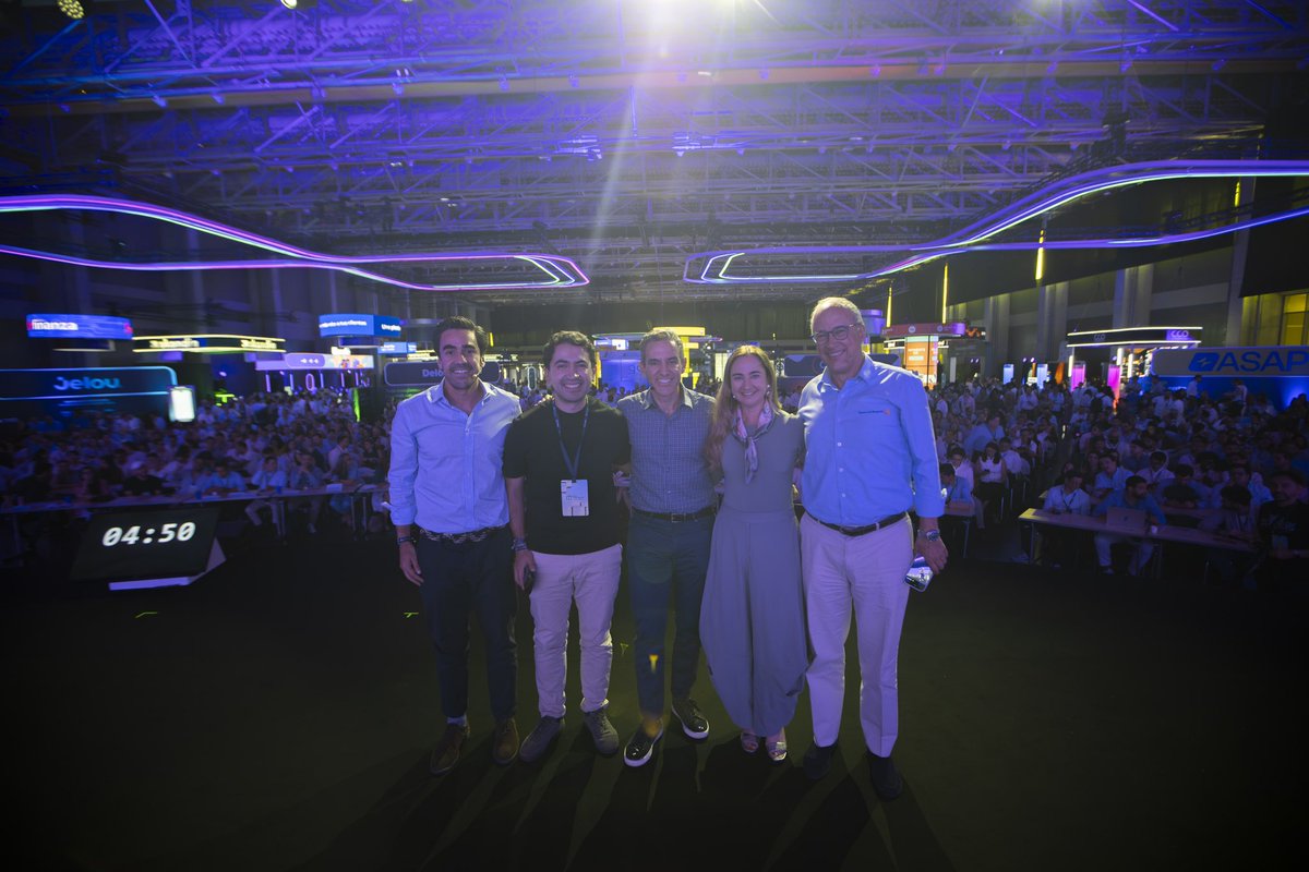 Danielbricen's tweet photo. En el Latam Fintech Market en Barranquilla junto a David Vélez, Marcela Torres, Gabriel Santos y Juan Carlos Echeverry.

Eliminar el 4X1000 entre cuentas del mismo titular, acabar con la tasa de usura, modernizar el Estado y avanzar en la IA prioridades de gran importancia. https://t.co/35xD52pV4R