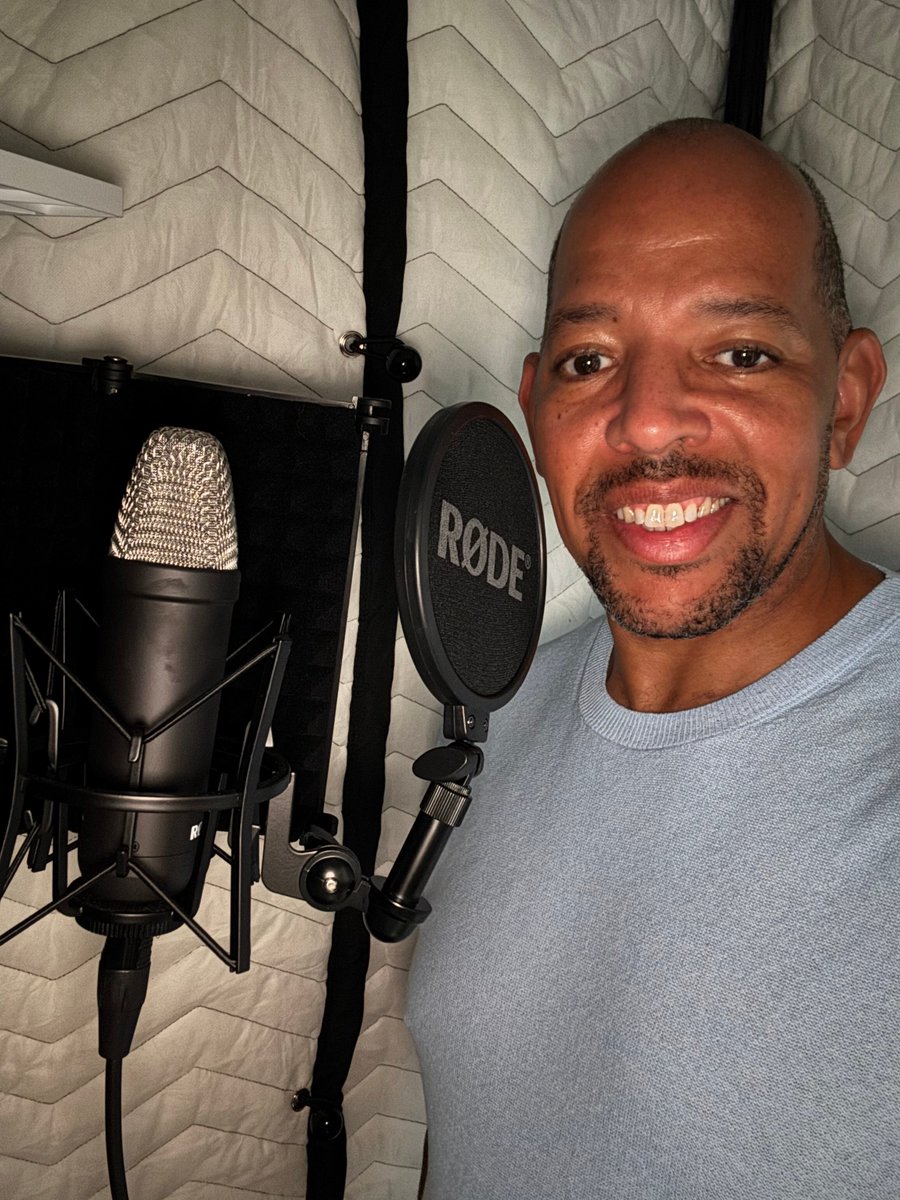 TillmanNarrates's tweet photo. Behind the mic in the VOCTENT with my RØDE NT1. Building my narrator craft one session at a time. #AudiobookNarrator
#VoiceOver https://t.co/41jsWAGTWg