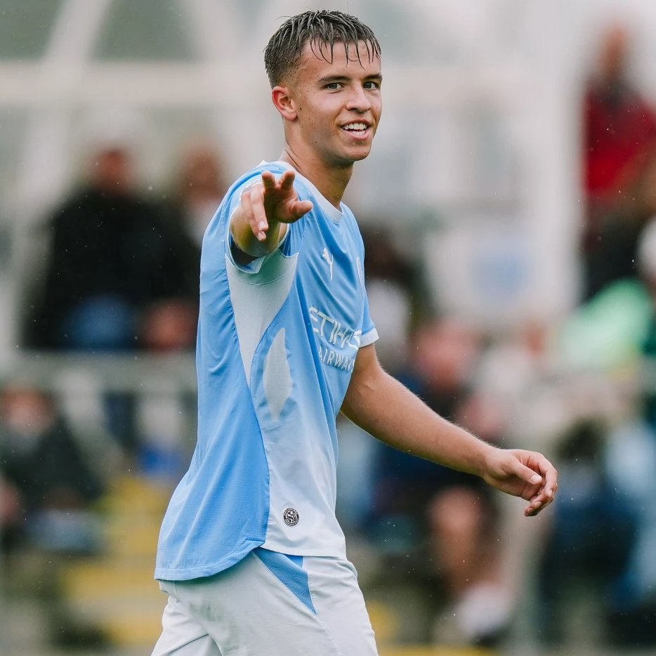 PLYouth's tweet photo. ✨ @ManCityAcademy's Dexter Oliver has scored TWELVE goals in his last four #U18PL appearances!
⚽️⚽️⚽️⚽️ v Leeds
⚽️⚽️⚽️ v Stoke
⚽️ v Sunderland
⚽️⚽️⚽️⚽️ v Everton https://t.co/W88ky5PgeN