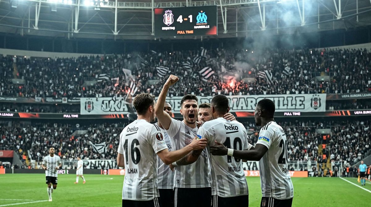 macinsifresi58's tweet photo. UEFA Avrupa Ligi’nde Beşiktaş, Marsilya’yı 4-1'lik skorla adeta darmadağın etti! 🔥İlhan, Cerny, Murillo ve Poku şov yaptı.   ❓ Sizce Beşiktaş bu performansla Avrupa Ligi’nde nereye kadar gider?#Beşiktaş #BJK #UEL https://t.co/3UYsyZ3U5z