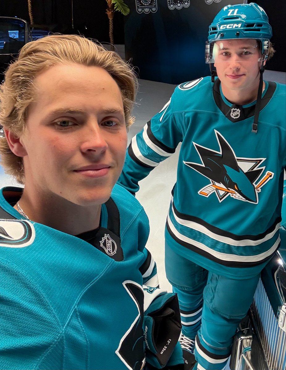 SanJoseSharks's tweet photo. The moment ➡️ The masterpiece 🤳 https://t.co/zierEhb0Hb
