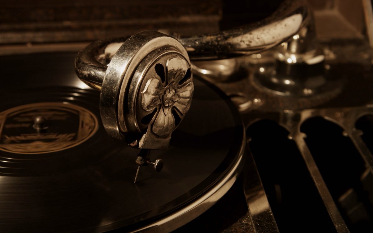 litts859229's tweet photo. Lost in the soulful notes of a vinyl record—this is how pure music feels. https://t.co/0835V9KcwC