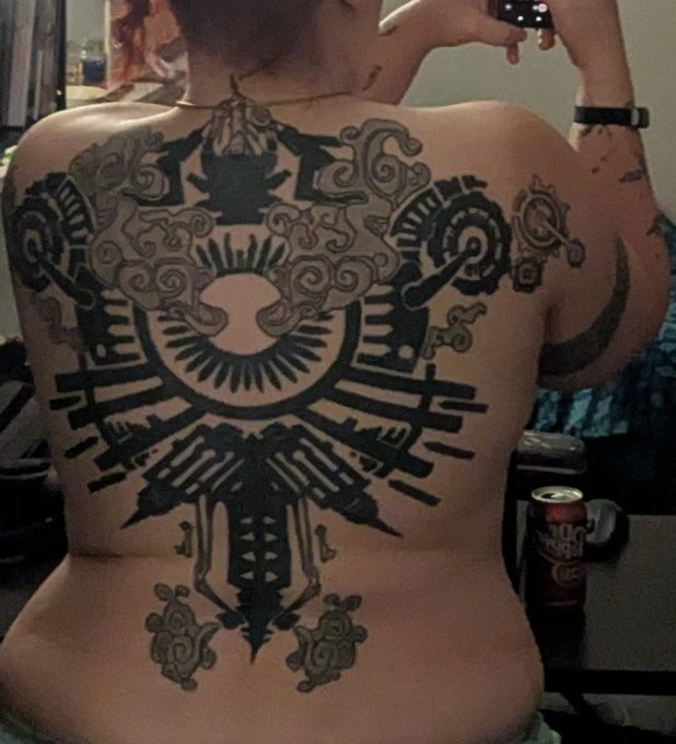 tigerlyllli's tweet photo. @angellik_vampz @starryeyedfemme Thanks. I'm proud of it, and I'm working on finishing it up. One day I hope to be more muscular and all (working on it, medical issues make it harder) but hey, I hit the gym often so! https://t.co/WJCC0IjCGN