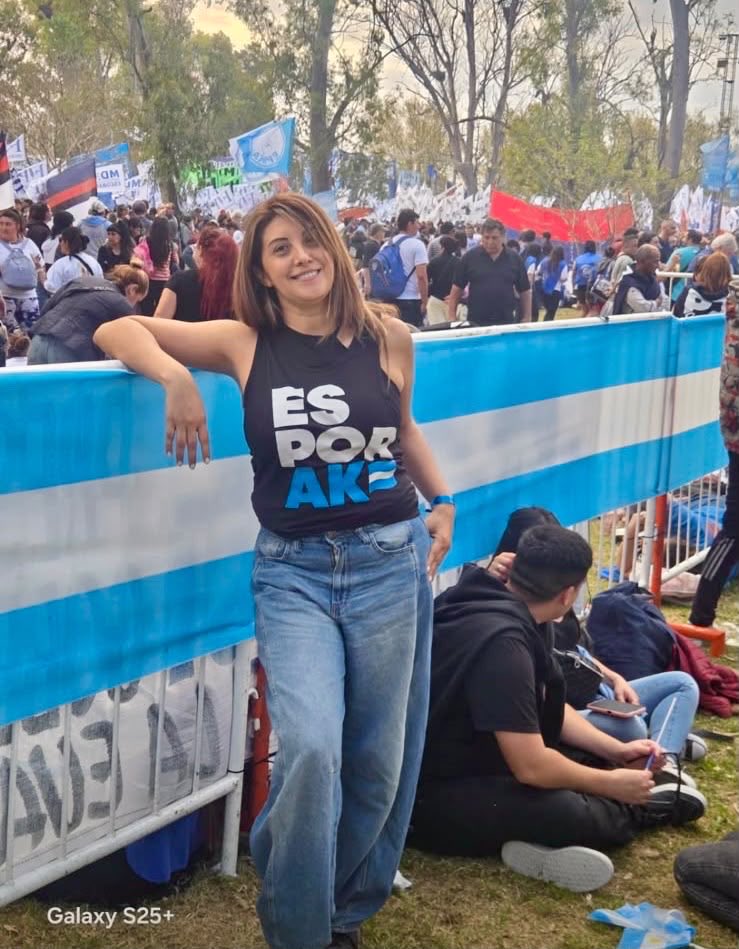 Inesrodri77's tweet photo. Acá se respira ESPERANZA!! 
100% militancia en zona Sur 
Menos mal que se nubló porque estamos derritiéndonos 🇦🇷🇦🇷
#Axel2027 https://t.co/bQaHttVMPe